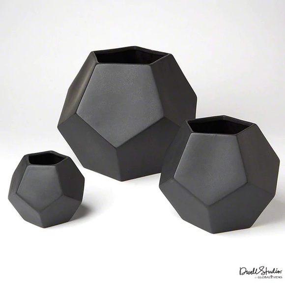 Global Views Dwell Studio faceted matte black vase - Picture 12 of 13
